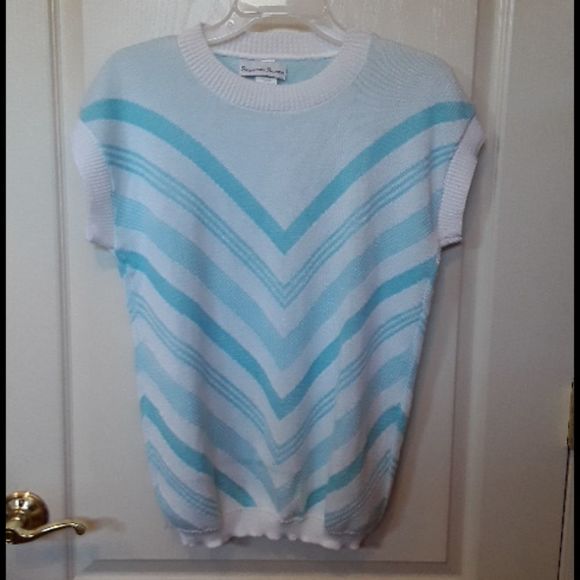 ๐๐๐๐ Separate Scene Sweater. Pretty! Medium. Aqua Blue and White. - Picture 1 of 1